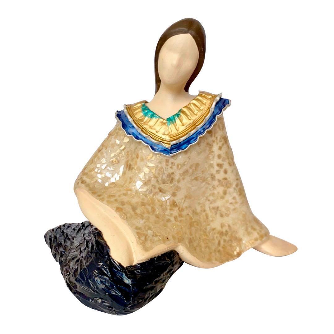 Inday – Seated (H)