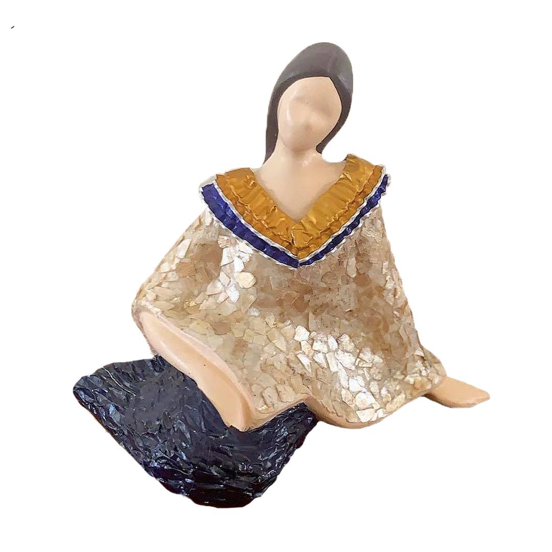 Inday – Seated (L)
