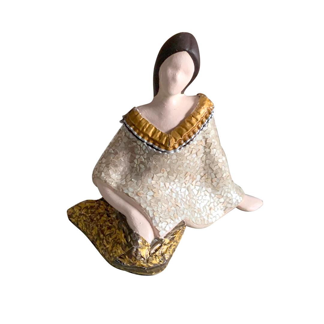 Inday – Seated (S)