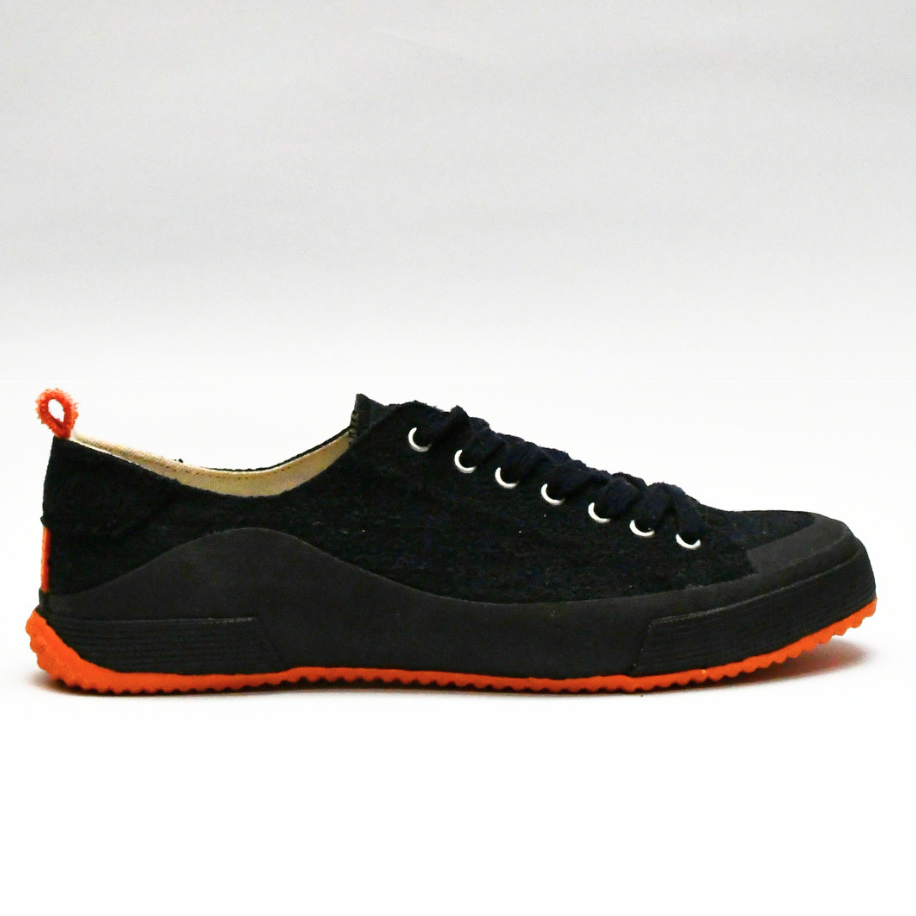 Low Cut Sneakers,Black Volca
