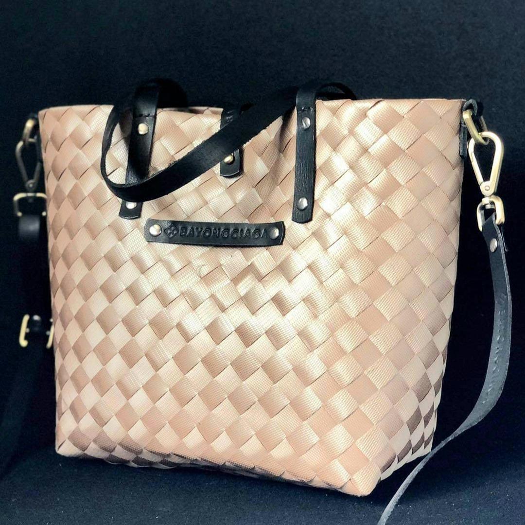 Bayongciaga – Handy Matte Gold with Black Leather