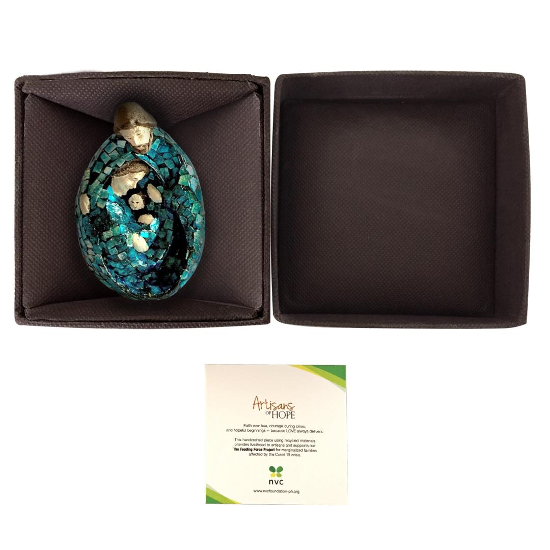 Egg-shaped Nativity – Capiz Shell (Lapiz Lazuli)