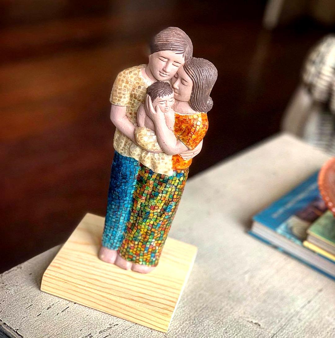 Filipino Family – Capiz Shell (D)