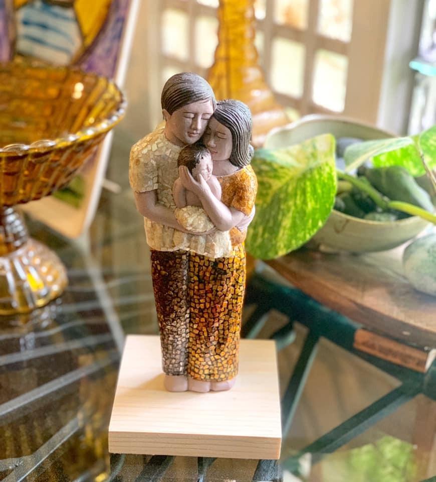 Filipino Family – Capiz Shell ( E )