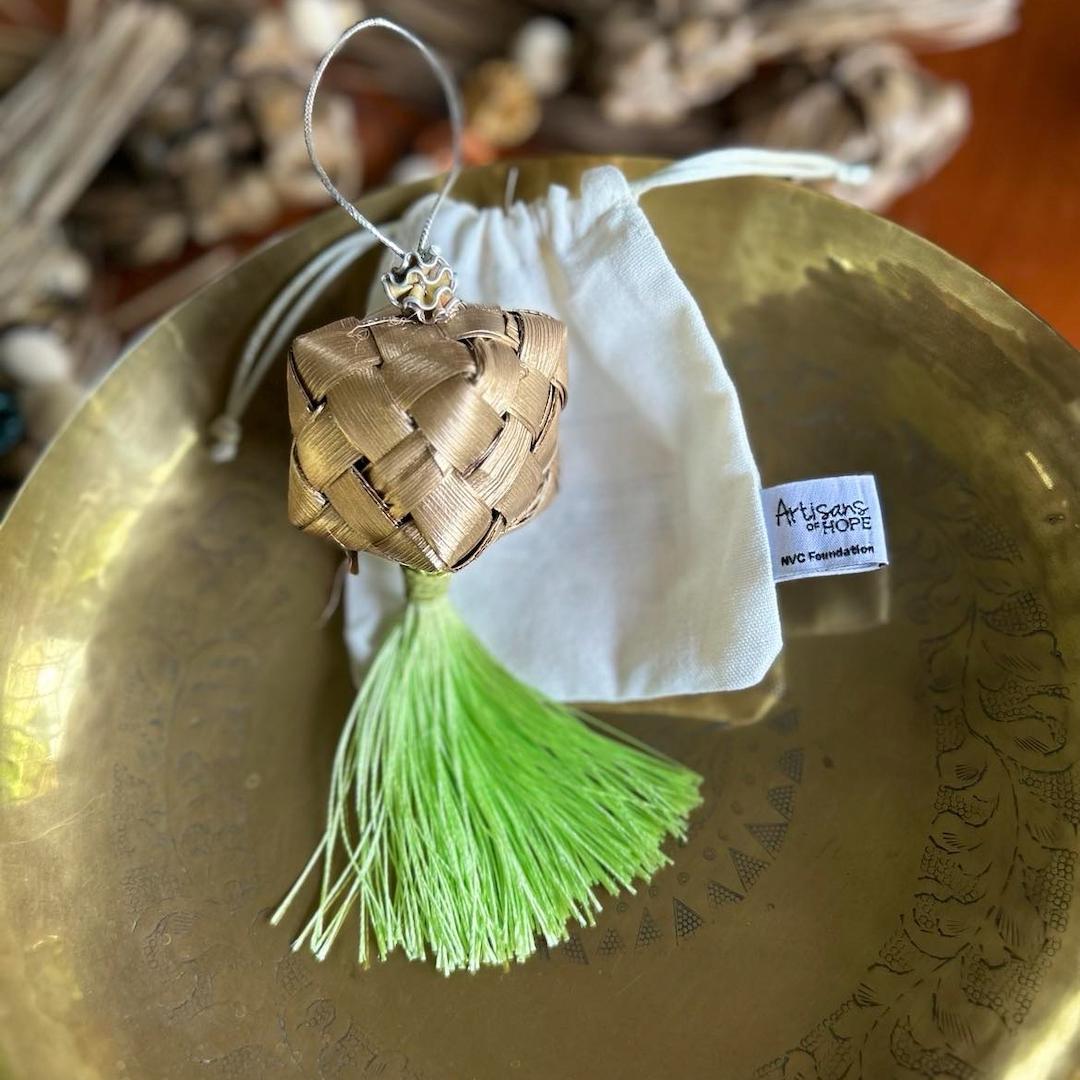 Palmera Ornament (Box) – Light Green Tassel