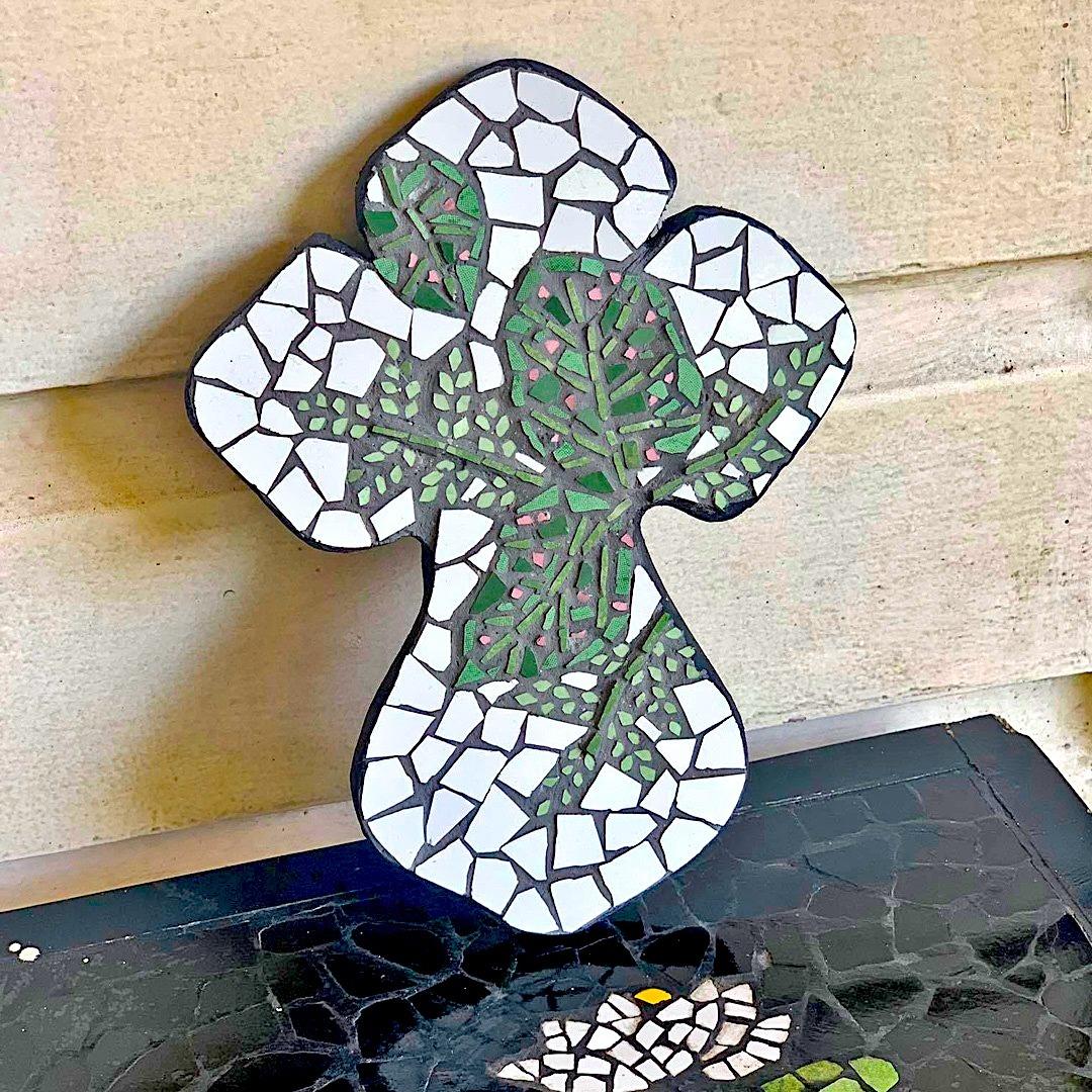 Soft-Edged Cross -Plantita (Large)