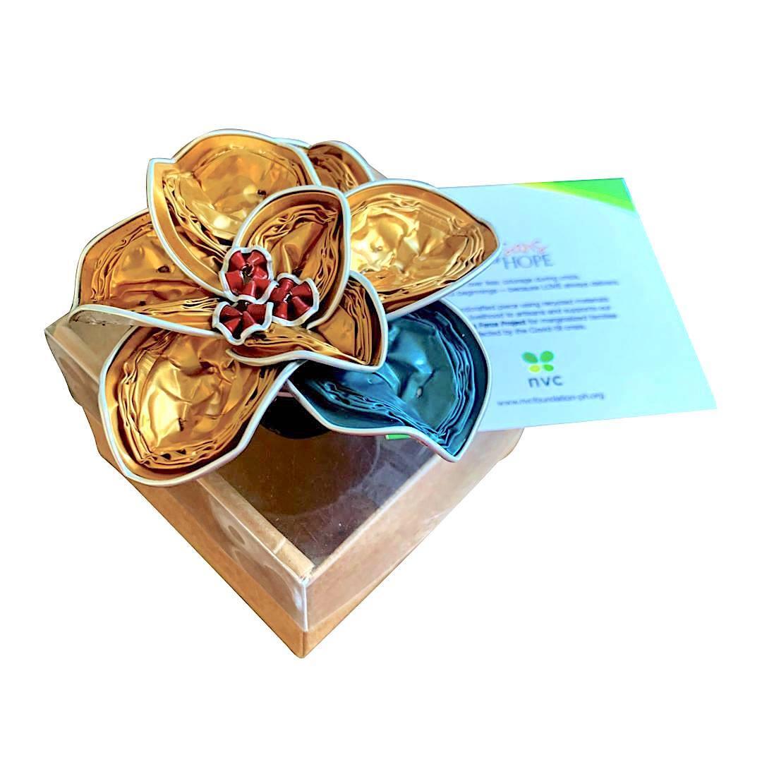 Upcycled Poinsettia Pot (Gold)