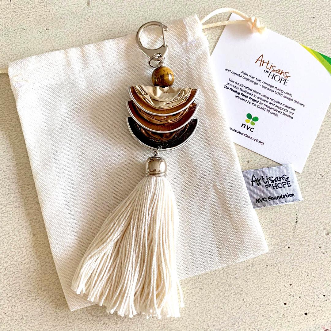 Upcycled Bag Charm – Cream Clam 3