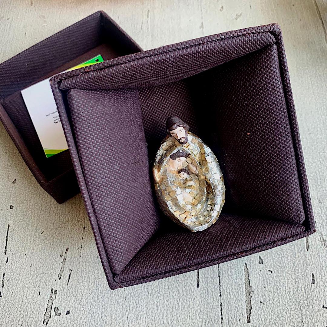 Egg-shaped Nativity – Capiz Shell (Silver)