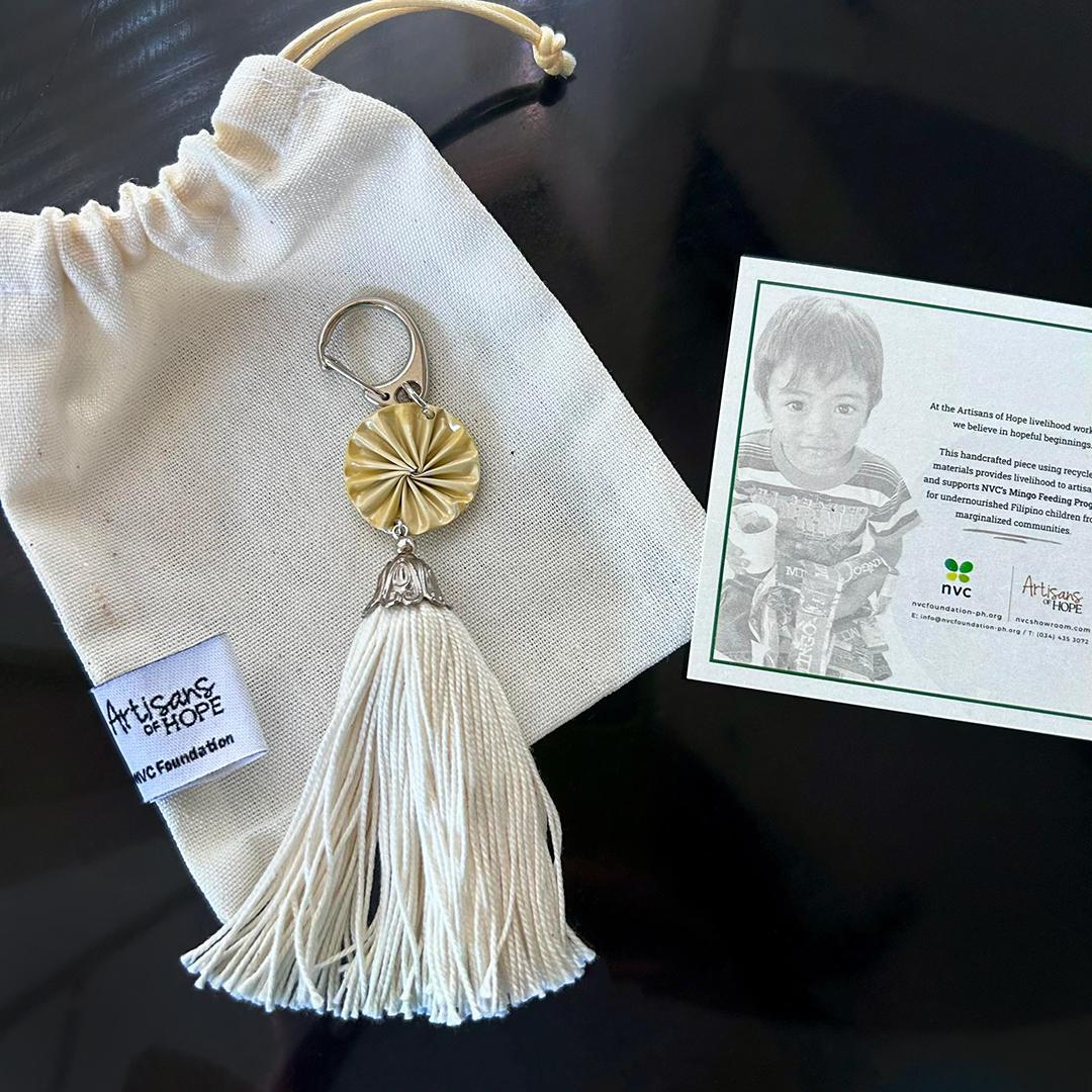 Upcycled Bag Charm – Cream Daisy 5